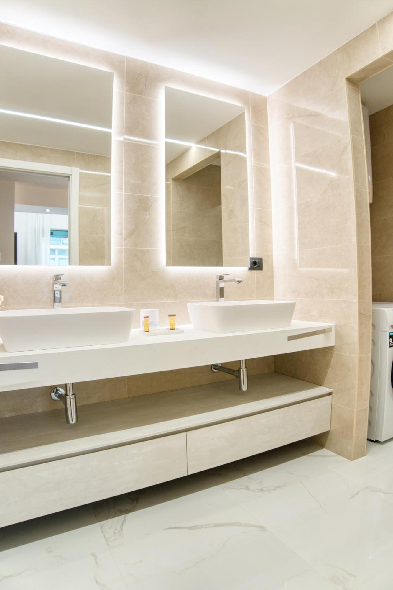 Duomo Lux - Elite In The Heart Of * Mailand