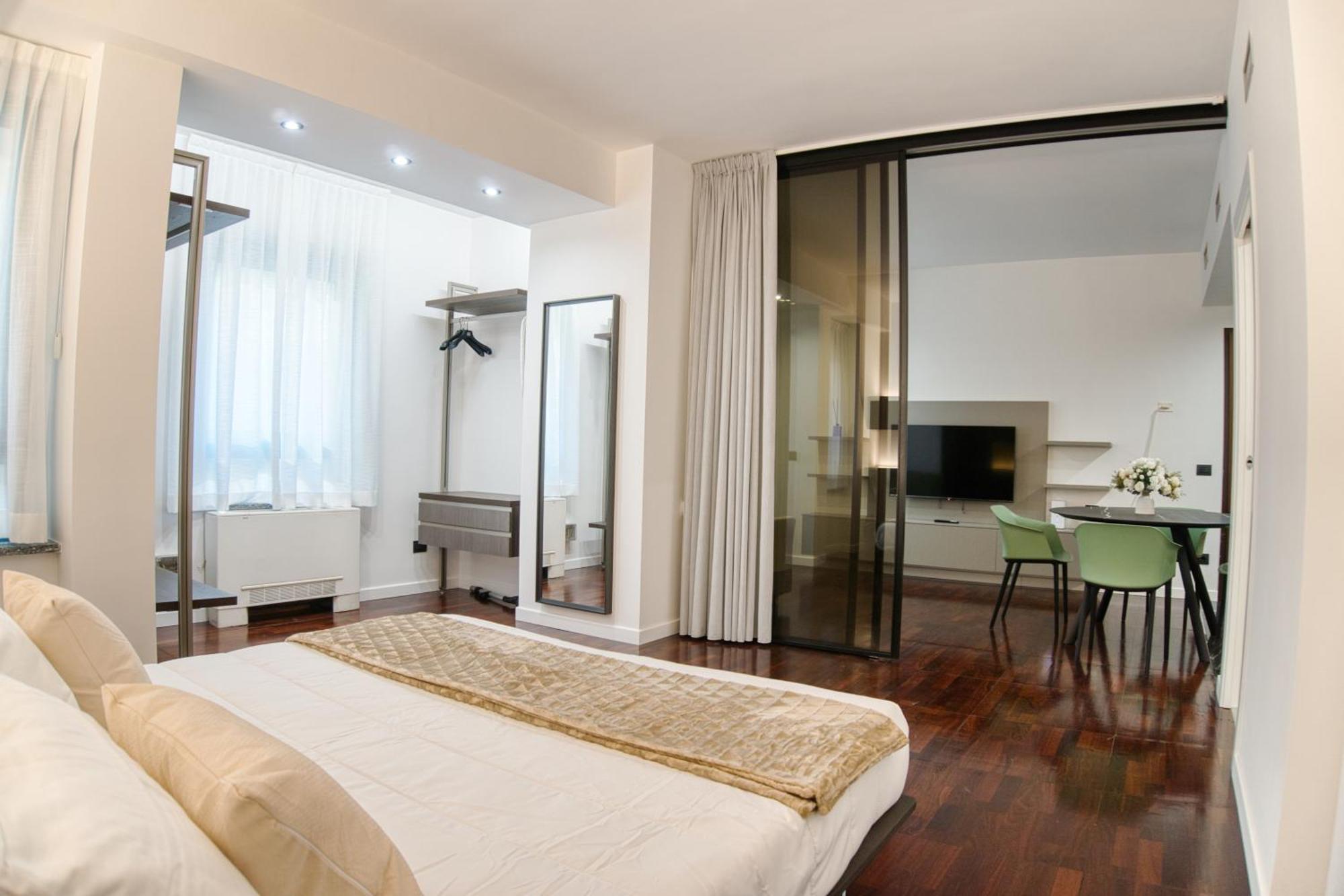 Duomo Lux - Elite In The Heart Of * Mailand