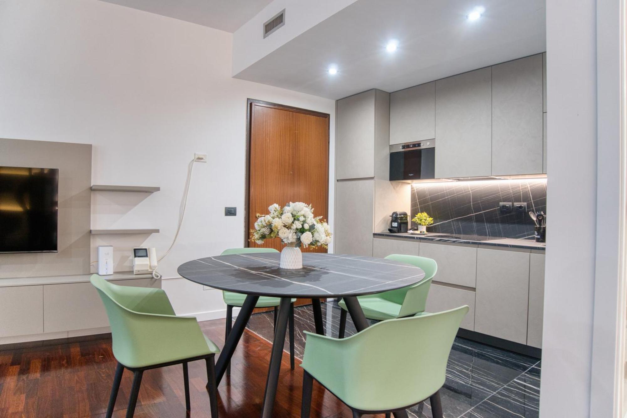 Duomo Lux - Elite In The Heart Of Mailand