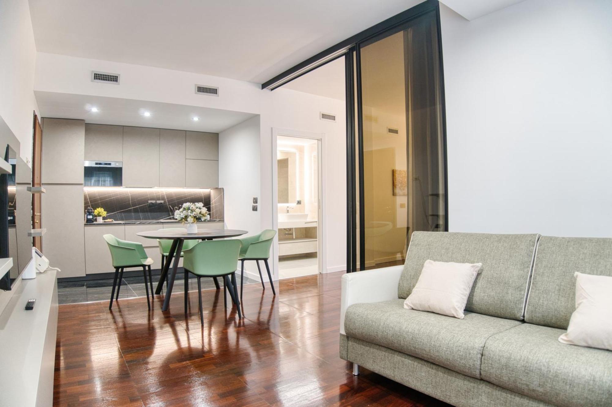 Duomo Lux - Elite In The Heart Of Mailand